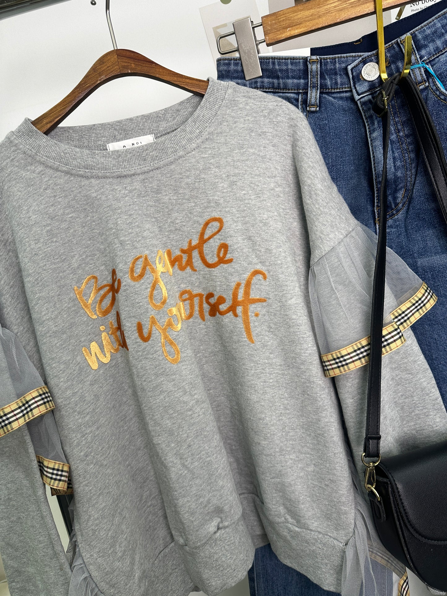 On Sale💜格仔接紗金字衛衣