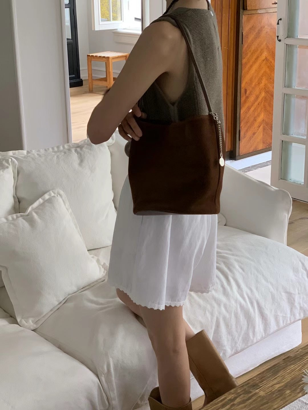 小圓牌超軟真皮水桶包
